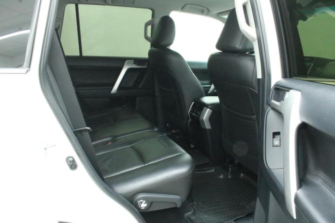 Toyota Land Cruiser Prado 150 Series Рестайлинг 2 с пробегом 2019 года, цена 4 480 000 рублей, 320210 км, внедорожник, Автокод Объявления
