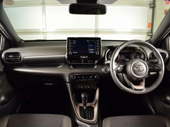 Toyota Yaris IV с пробегом 2020 года, цена 1 565 995 рублей, 54573 км, хэтчбек, Автокод Объявления