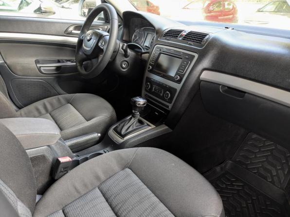 Skoda Octavia II (A5) Рестайлинг с пробегом 2012 года, цена 699 900 рублей, 296000 км, лифтбек, Автокод Объявления