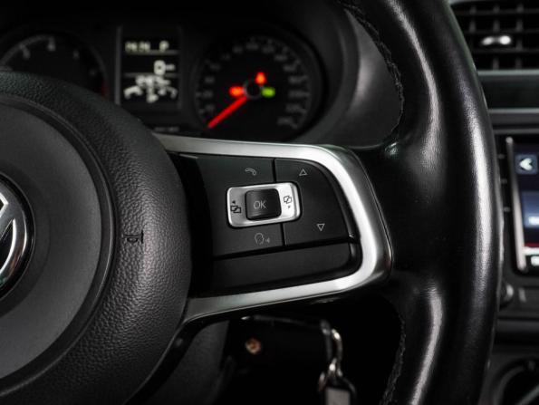 Volkswagen Polo V Рестайлинг с пробегом 2019 года, цена 1 399 000 рублей, 124874 км, седан, Автокод Объявления