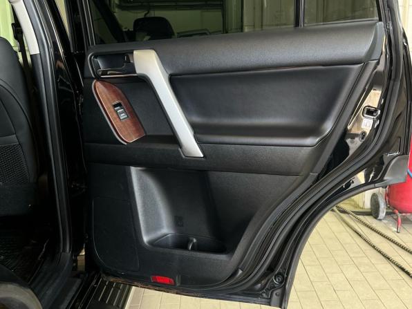 Toyota Land Cruiser Prado 150 Series Рестайлинг 2 с пробегом 2017 года, цена 3 990 000 рублей, 211610 км, внедорожник, Автокод Объявления