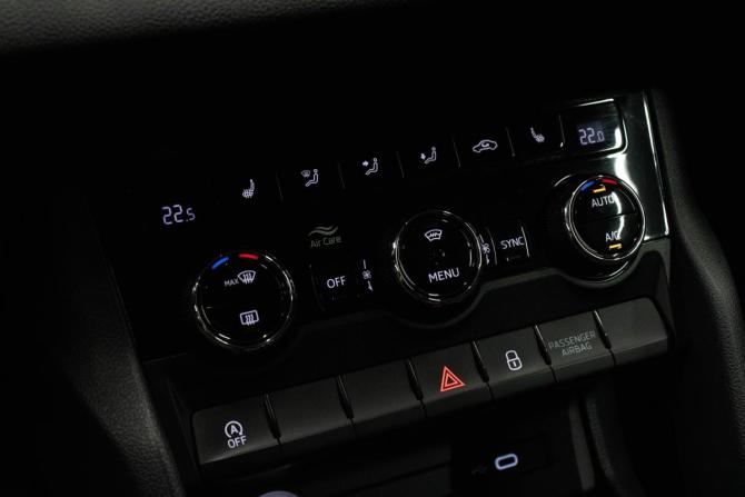 Skoda Karoq I с пробегом 2020 года, цена 2 299 000 рублей, 102571 км, внедорожник, Автокод Объявления