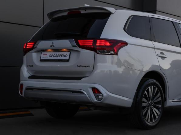 Mitsubishi Outlander III Рестайлинг 3 с пробегом 2022 года, цена 2 298 000 рублей, 47112 км, внедорожник, Автокод Объявления