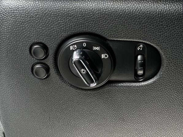 Mini Cabrio III с пробегом 2017 года, цена 1 930 000 рублей, 83581 км, кабриолет, Автокод Объявления