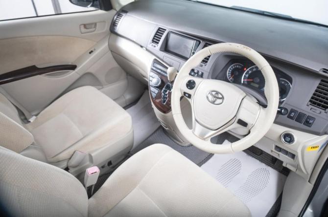 Toyota ISis I Рестайлинг с пробегом 2013 года, цена 1 279 000 рублей, 105000 км, компактвэн, Автокод Объявления