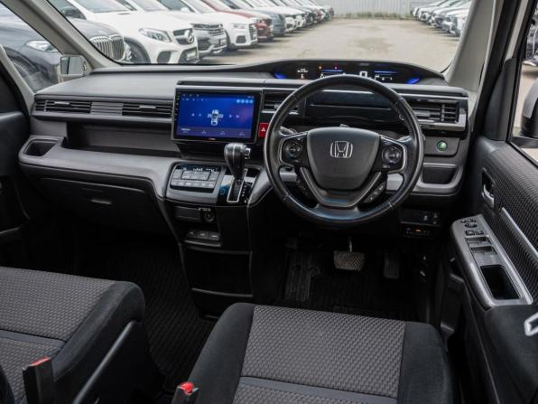 Honda Stepwgn V с пробегом 2015 года, цена 2 050 000 рублей, 106536 км, минивэн, Автокод Объявления