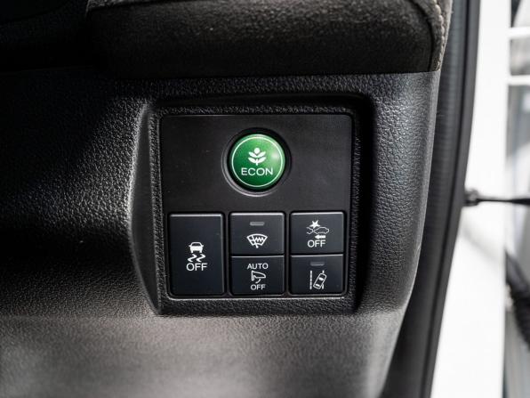 Honda Vezel I с пробегом 2016 года, цена 1 635 000 рублей, 152471 км, внедорожник, Автокод Объявления