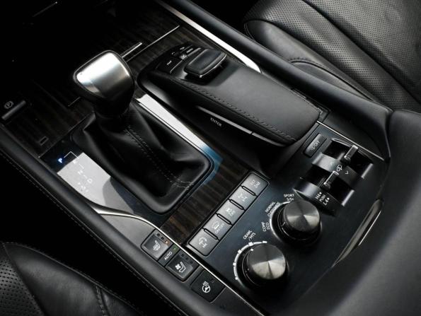 Lexus LX III Рестайлинг 2 с пробегом 2021 года, цена 9 987 400 рублей, 118737 км, внедорожник, Автокод Объявления