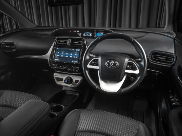 Toyota Prius IV (XW50) с пробегом 2016 года, цена 1 749 000 рублей, 152370 км, лифтбек, Автокод Объявления