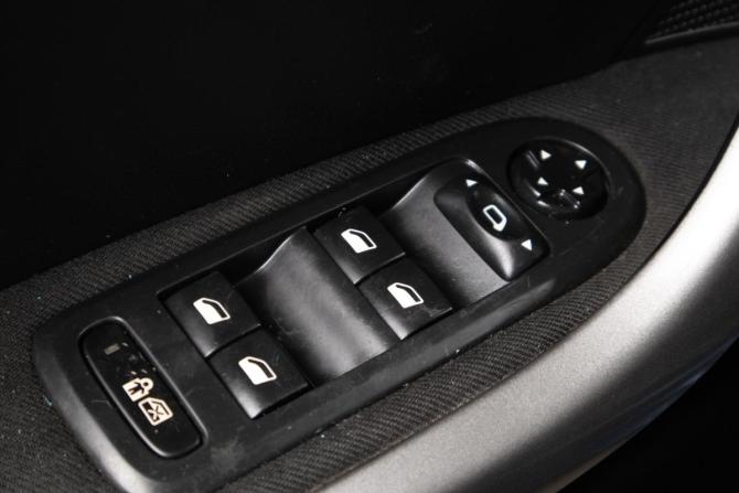 Peugeot 308 I с пробегом 2008 года, цена 170 000 рублей, 222000 км, хэтчбек, Автокод Объявления