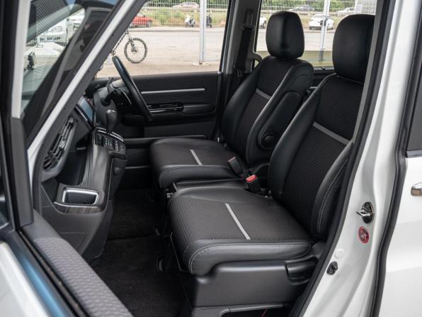 Honda Stepwgn V с пробегом 2015 года, цена 2 170 000 рублей, 114052 км, минивэн, Автокод Объявления