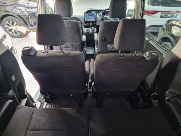 Toyota Voxy III (R80) с пробегом 2014 года, цена 1 650 000 рублей, 237381 км, минивэн, Автокод Объявления