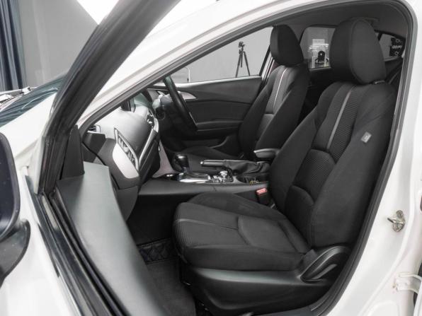 Mazda Axela III Рестайлинг с пробегом 2019 года, цена 1 689 000 рублей, 120362 км, хэтчбек, Автокод Объявления