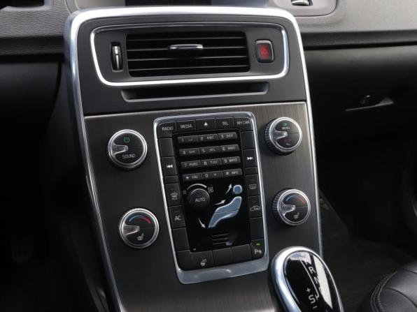 Volvo S60 II Рестайлинг с пробегом 2014 года, цена 1 100 000 рублей, 186775 км, седан, Автокод Объявления