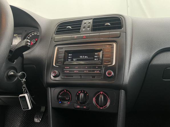 Volkswagen Polo V Рестайлинг с пробегом 2019 года, цена 1 130 000 рублей, 86276 км, седан, Автокод Объявления