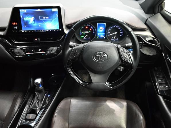 Toyota C-HR I с пробегом 2018 года, цена 2 300 000 рублей, 89382 км, внедорожник, Автокод Объявления