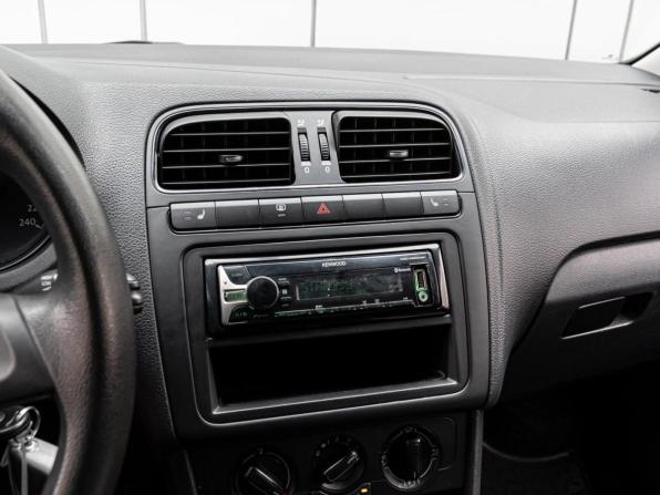 Volkswagen Polo V Рестайлинг с пробегом 2017 года, цена 1 030 000 рублей, 98310 км, седан, Автокод Объявления
