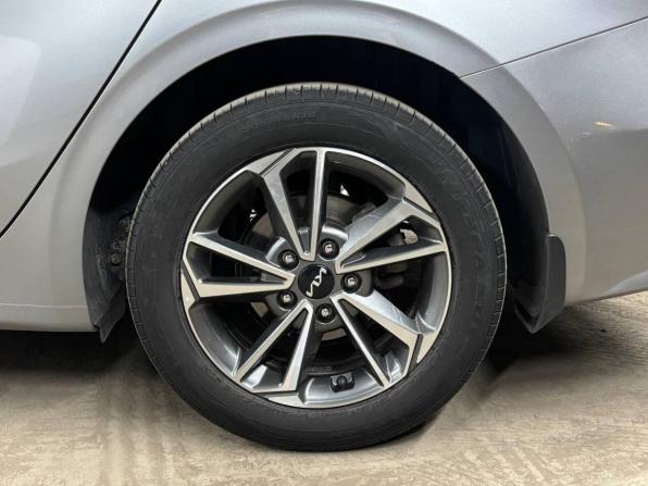 Kia Cerato IV Рестайлинг с пробегом 2022 года, цена 2 249 000 рублей, 93000 км, седан, Автокод Объявления