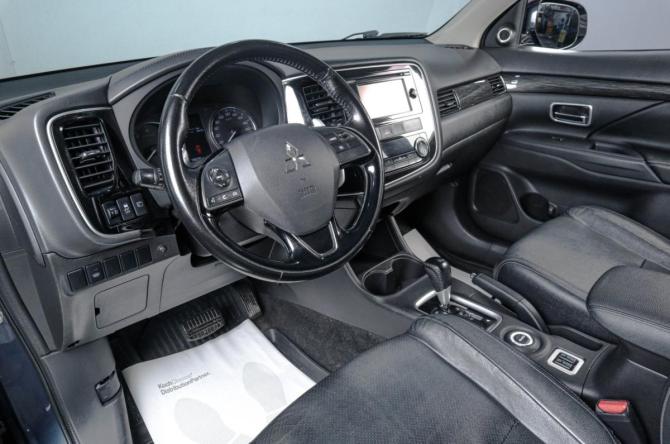 Mitsubishi Outlander III Рестайлинг 2 с пробегом 2016 года, цена 2 059 000 рублей, 198213 км, внедорожник, Автокод Объявления
