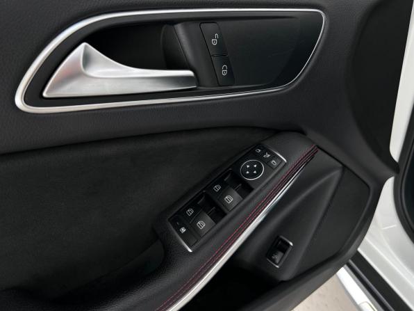 Mercedes-Benz GLA I (X156) Рестайлинг с пробегом 2019 года, цена 2 850 000 рублей, 64977 км, внедорожник, Автокод Объявления