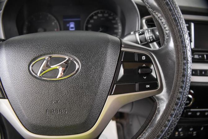 Hyundai Solaris II с пробегом 2017 года, цена 1 099 000 рублей, 208000 км, седан, Автокод Объявления