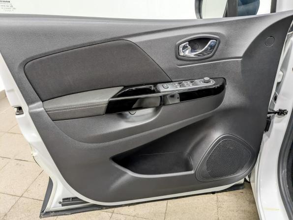 Renault Kaptur I с пробегом 2018 года, цена 1 215 000 рублей, 135958 км, внедорожник, Автокод Объявления