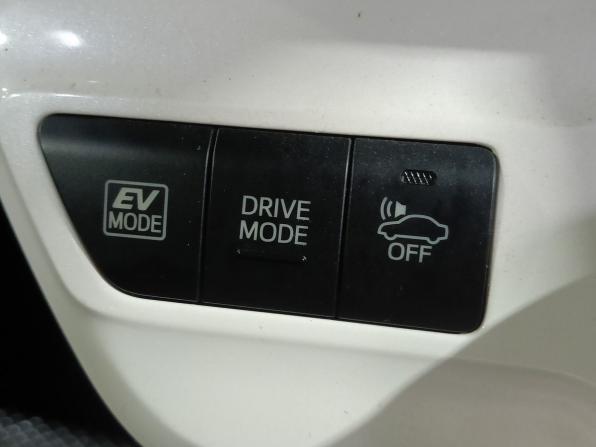 Toyota Prius IV (XW50) с пробегом 2018 года, цена 1 345 000 рублей, 265393 км, лифтбек, Автокод Объявления