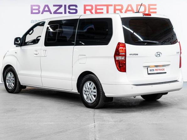 Hyundai H-1 II Рестайлинг с пробегом 2016 года, цена 2 409 000 рублей, 184210 км, минивэн, Автокод Объявления