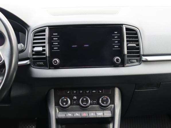 Skoda Karoq I с пробегом 2022 года, цена 2 299 000 рублей, 146731 км, внедорожник, Автокод Объявления