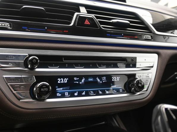 BMW 7 серии VI (G11/G12) с пробегом 2017 года, цена 3 680 000 рублей, 215977 км, седан, Автокод Объявления
