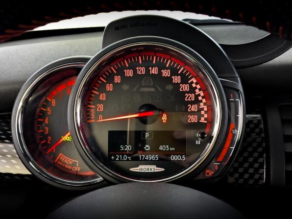 Mini Hatch III (F55/F56) с пробегом 2017 года, цена 2 020 000 рублей, 174963 км, хэтчбек, Автокод Объявления