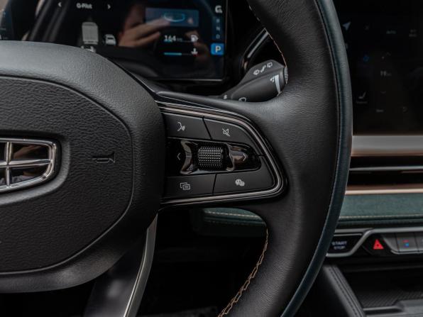 Geely Monjaro I с пробегом 2023 года, цена 3 240 000 рублей, 37178 км, внедорожник, Автокод Объявления