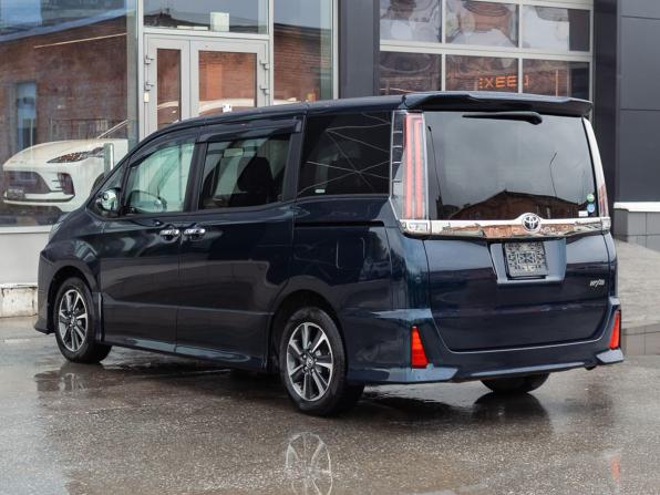 Toyota Noah III (R80) Рестайлинг с пробегом 2018 года, цена 2 300 000 рублей, 133048 км, минивэн, Автокод Объявления