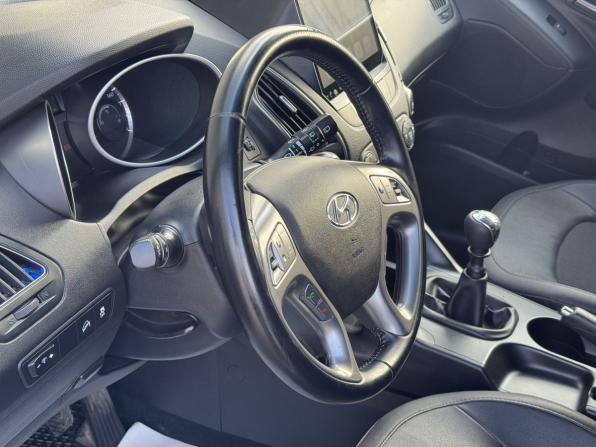 Hyundai ix35 I Рестайлинг с пробегом 2015 года, цена 1 270 000 рублей, 103850 км, внедорожник, Автокод Объявления