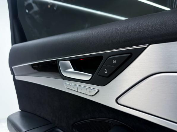 Audi A8 III (D4) Рестайлинг с пробегом 2016 года, цена 2 399 000 рублей, 172000 км, седан, Автокод Объявления