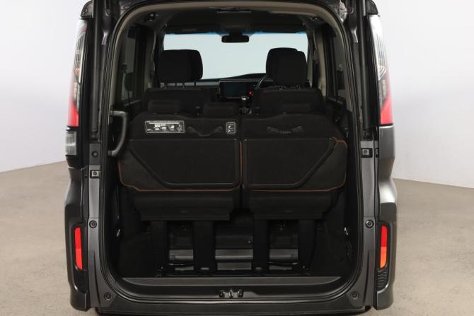Honda Stepwgn V с пробегом 2015 года, цена 1 849 000 рублей, 130000 км, минивэн, Автокод Объявления