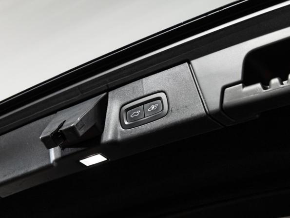 Volvo V90 Cross Country I с пробегом 2017 года, цена 2 899 700 рублей, 181000 км, универсал, Автокод Объявления