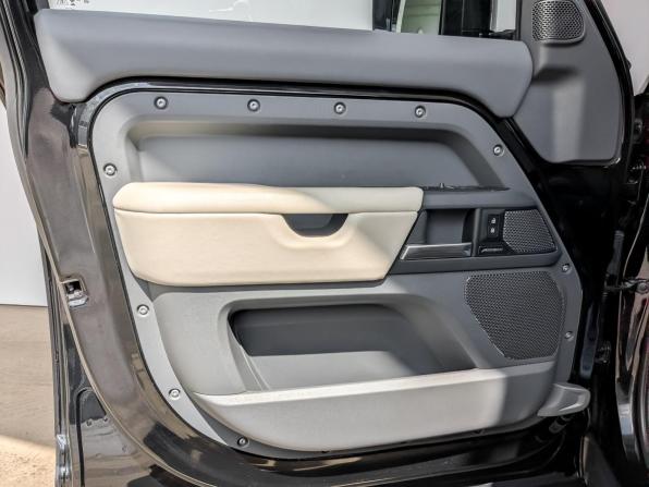 Land Rover Defender II с пробегом 2024 года, цена 11 000 000 рублей, 28585 км, внедорожник, Автокод Объявления