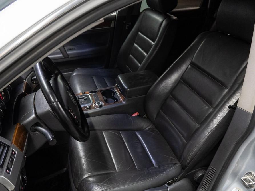 Volkswagen Touareg I Рестайлинг Тюмень  - изображение 14
