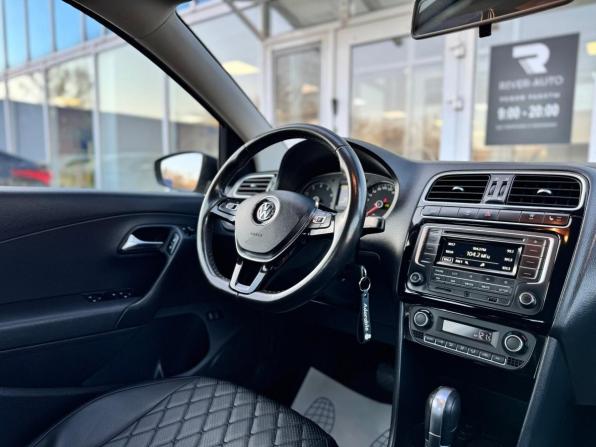 Volkswagen Polo V Рестайлинг с пробегом 2018 года, цена 985 000 рублей, 128302 км, седан, Автокод Объявления