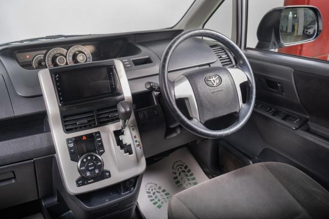 Toyota Noah II (R70) с пробегом 2011 года, цена 1 479 000 рублей, 303000 км, минивэн, Автокод Объявления