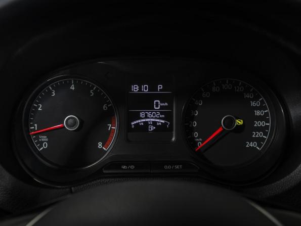 Volkswagen Polo V Рестайлинг с пробегом 2015 года, цена 899 000 рублей, 187500 км, седан, Автокод Объявления