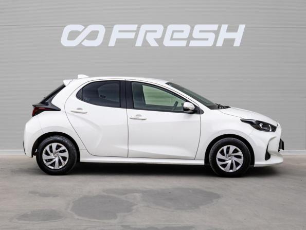 Toyota Yaris IV с пробегом 2021 года, цена 1 198 000 рублей, 77021 км, хэтчбек, Автокод Объявления