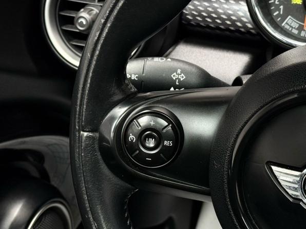 Mini Hatch III (F55/F56) с пробегом 2015 года, цена 2 069 000 рублей, 180000 км, хэтчбек, Автокод Объявления
