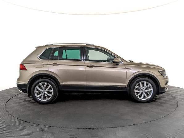 Volkswagen Tiguan II с пробегом 2018 года, цена 2 955 000 рублей, 89168 км, внедорожник, Автокод Объявления
