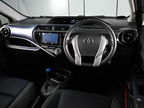 Toyota Aqua I Рестайлинг с пробегом 2017 года, цена 909 000 рублей, 98889 км, хэтчбек, Автокод Объявления