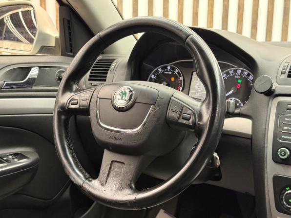 Skoda Octavia II (A5) Рестайлинг с пробегом 2012 года, цена 695 000 рублей, 183000 км, лифтбек, Автокод Объявления