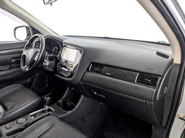 Mitsubishi Outlander III Рестайлинг 2 с пробегом 2015 года, цена 1 795 000 рублей, 158255 км, внедорожник, Автокод Объявления