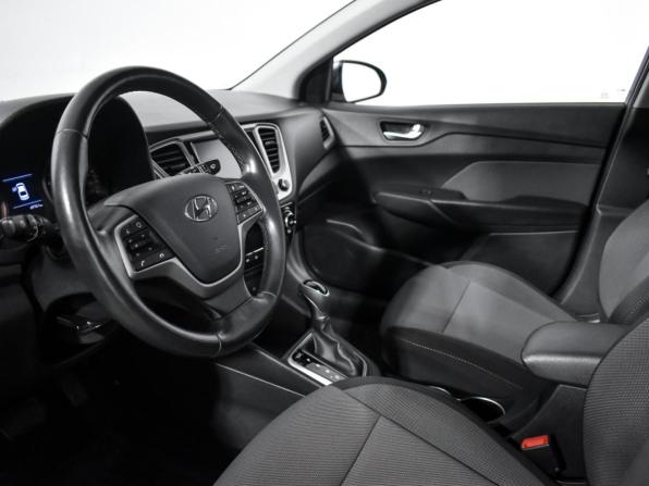 Hyundai Solaris II с пробегом 2019 года, цена 1 360 000 рублей, 69761 км, седан, Автокод Объявления