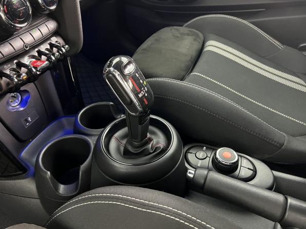 Mini Hatch III (F55/F56) Рестайлинг с пробегом 2020 года, цена 2 790 000 рублей, 54102 км, хэтчбек, Автокод Объявления